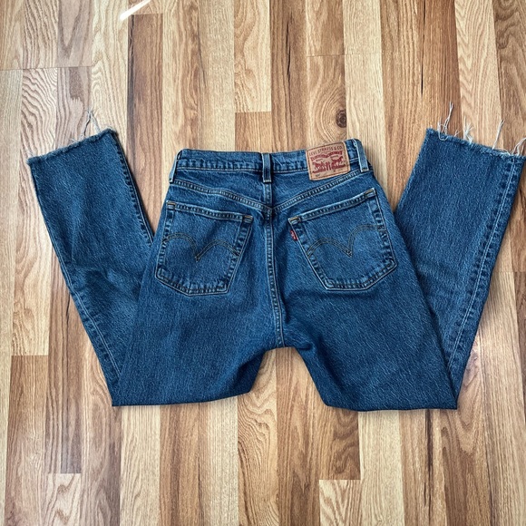 Size 25 Levi’s jeans - Picture 3 of 5